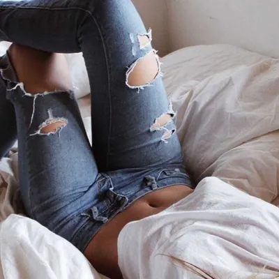 Рваные джинсы (139 фото)