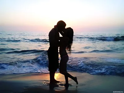 двое на море, пара на пляже, девушка, романтика пара, парень с девушкой  бегут по берегу, Свадебный фотограф Москва