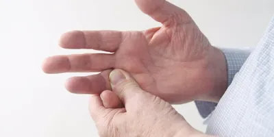 Опухший сустав пальца руки: причины, диагностика и методы лечения