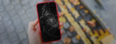 Разбитый экран айфона: что делать и как поменять?