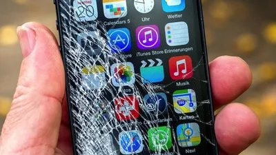 Красиво разбитый экран телефона» — создано в Шедевруме