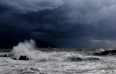Когда можно купаться в Черном море после шторма в Краснодарском крае 2021:  сколько ждать после бури, есть ли опасность и чего нельзя делать - KP.RU