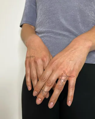 Какие бывают татуировки на пальцах (+ПРИМЕРЫ ЗВЕЗД) | HOCHU.UA