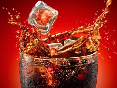 Coca-cola, кока-кола, бутылка, рука, стекло, напиток обои, фото, картинки