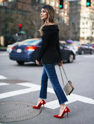 женщина на высоких каблуках идет по улице, красивые ноги и высокие каблуки  уверенная в себе женщина, Hd фотография фото, обувь фон картинки и Фото для  бесплатной загрузки
