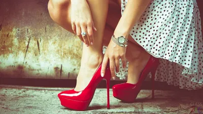 Почему мужчинам нравятся женщины на каблуках / NV