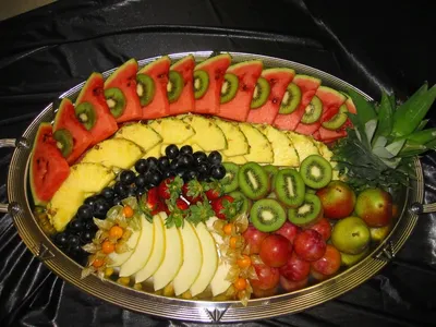Красивые фруктовые нарезки на праздничный стол | Пикабу