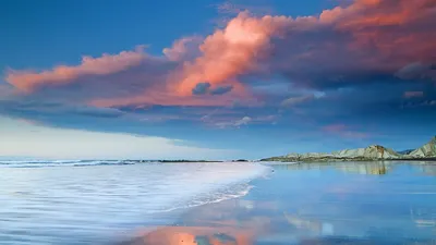 Обои облака, объемные, небо, лиловый, море, вечер, отлив, песок, влажный  картинки на рабочий стол, фото скачать бесплатно