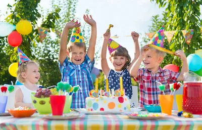 НКО дарит радость на день рождения детям из малообеспеченных семей | NHK  WORLD-JAPAN News
