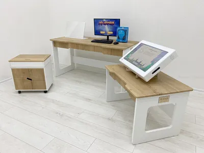 Деревянный рабочий стол ноутбук вид рабочего стола профессиональная  фотография | Премиум Фото