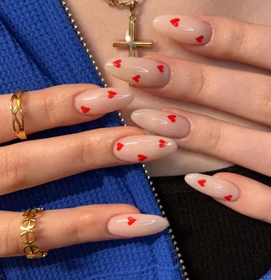 Маникюр с сердечками: 10 красивых дизайнов ногтей на День святого Валентина  | theGirl
