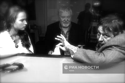 Харизма и притягательность: уникальные снимки Сергея Ефремова, вобравшие его внутренний огонь
