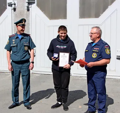 В столичном Главке МЧС России наградили огнеборцев за спасение на пожарах -  Красное село