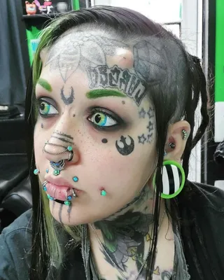 Татуировка на лице