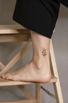 Татуировка женская графика на ноге лилии 4110 | Art of Pain