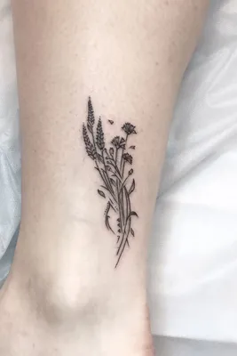 КОТ TATTOO STUDIO | Маленькая тату на ноге для девушки - милый чертик.  Красивая и задорная мини татуировка в цвете от мастера Kot Tattoo Studio |  Дзен