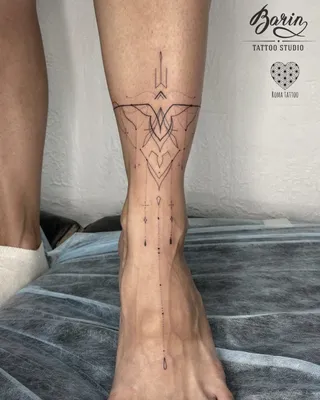 Татуировка на ноге и руке стоковое фото. изображение насчитывающей  кавказско - 55655948