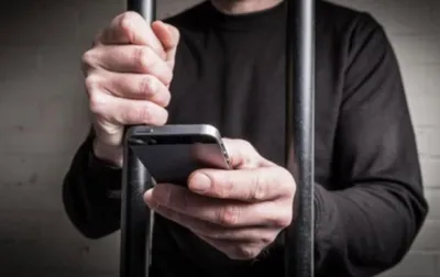 На территорию двух липецких тюрем пытались перебросить восемь мобильных  телефонов — LipetskMedia