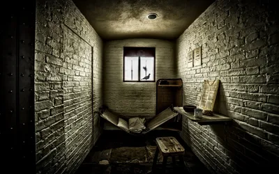 Интерьер тюремной камеры заключённых - обои на телефон