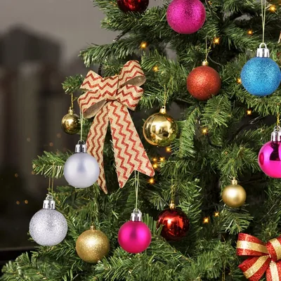 Цветные рождественские украшения на деревянном фоне Новый год и  рождественский фон Стоковое Фото - изображение насчитывающей приветствие,  ново: 165732080
