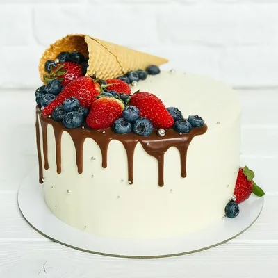 ПРЯНИКИ, Торты. МОСКВА, Химки в Instagram: «Торт с вафельным рожком 🍦 В  последнее время очень нравятся торты,… | Весенний торт, Вафельные рожки,  Тематические торты
