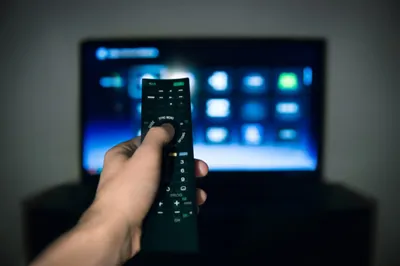 Завис телевизор: на заставке, при просмотре, что делать? причины - TV Fix