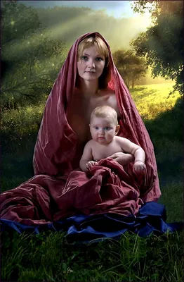женщина с новорожденным ребенком на руках. голая красивая блондинка со  своей маленькой дочерью. любовь нежность и заботу. серый Стоковое  Изображение - изображение насчитывающей вилочка, счастливо: 229467105