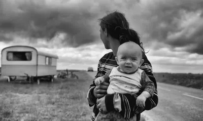 Скульптура «Женщина со спеленатым ребенком в руках» («Женщина – крестьянка  держит в руках маленького ребенка») — Узнай Москву
