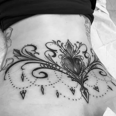 Татуировка женская графика на боку, на пояснице, на ягодице гранат - мастер  Надежда Полякова 4739 | Art of Pain