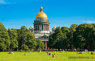 Александровский сад в Санкт-Петербурге