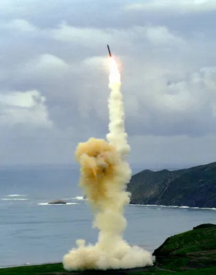 Ракетчик рассказал о минусах Тополь-М, о которых говорить не принято: может  ли США перехватить такую ракету? | Полтора инженера | Дзен