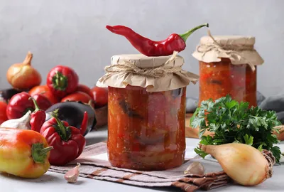 Лечо из баклажанов на зиму с помидорами и перцем