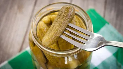 https://www.unian.net/recipes/preservation-and-pickling/vegetables/solenye-ogurcy-na-1-litrovuyu-banku-luchshiy-recept-12519807.html