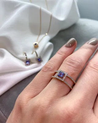 https://www.olx.kz/d/obyavlenie/blestyaschie-roskoshnye-sumki-podarok-na-8-marta-IDoLUhd.html
