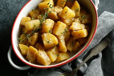 Рецепт картошки-гармошки с прованскими травами в духовке | Меню недели