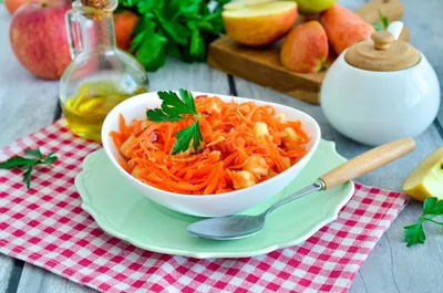 Диетический салат с морковью и яблоком - рецепт пошагово с фото