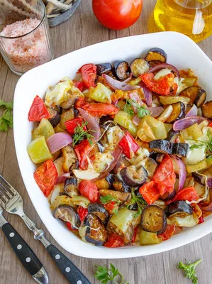 Картофель с колбасой, запеченный в духовке