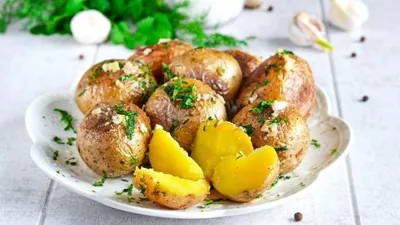 Щедрое Лето - Попробуйте приготовить салат из картофеля с укропом вместо  привычного пюре или отварной картошки. Это блюдо быстро готовится и  помогает внести разнообразие в повседневное меню. Майонез «Щедрое лето» с  густой