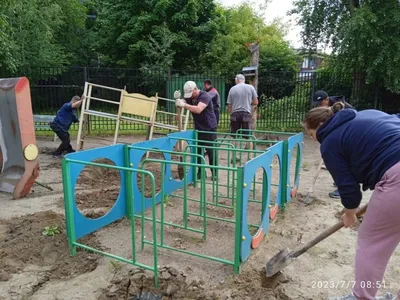 Детский сад покрытия площадки резиновой крошкой в Москве.