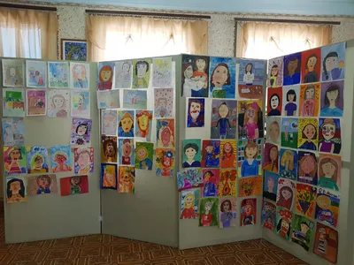 Рисунки юных художников украсили Находку к 8 марта | Администрация  Находкинского городского округа