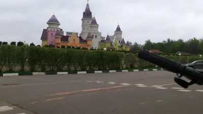 Хостел Сокольники - \"Замок\" Гарри Поттера в Совхозе им. Ленина в  Подмосковье Совхоз имени Ленина славится не только земляничными полями, где  можно бесплатно собрать ягоду, но и сказочными местами в духе Гарри