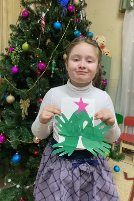 Ёлочка из бумажных ладошек
