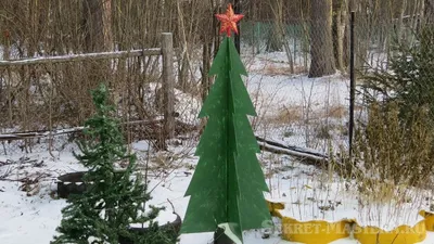 Новогодняя елка из стали, стекла и полимерных материалов