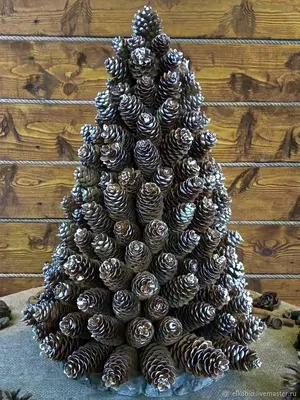 Новогодние поделки из шишек
