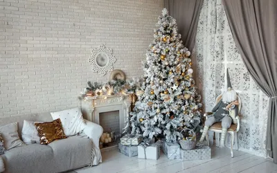 Где поставить новогоднюю елку в маленькой квартире: 4 идеи