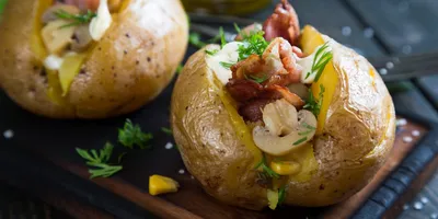 Запеченная картошка с сыром на Новый год: рецепт вкусного праздничного  блюда за полчаса | Слов`янські відомості