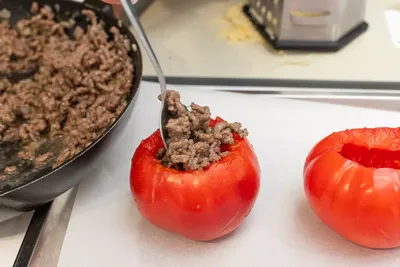 Фаршированные помидоры в духовке с мясным фаршем: рецепт с фото пошагово |  Меню недели