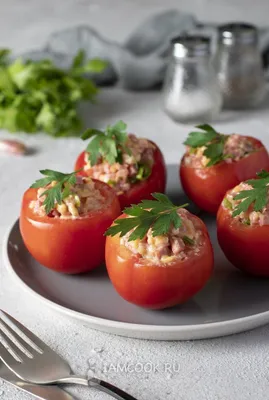 Фаршированные помидоры, запечённые с фаршем и сыром — рецепт от ВкусВилл