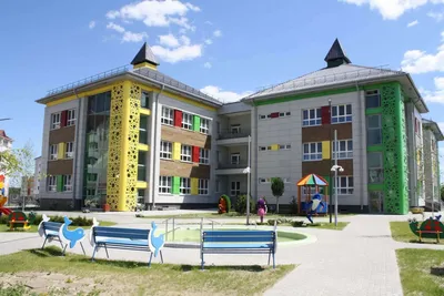 Камилан: Фасад школы и детского сада. Дизайн. Оформление