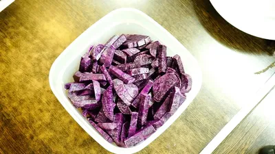 Сырцовая фиолетовая картошка Стоковое Фото - изображение насчитывающей  корень, зрело: 112018178